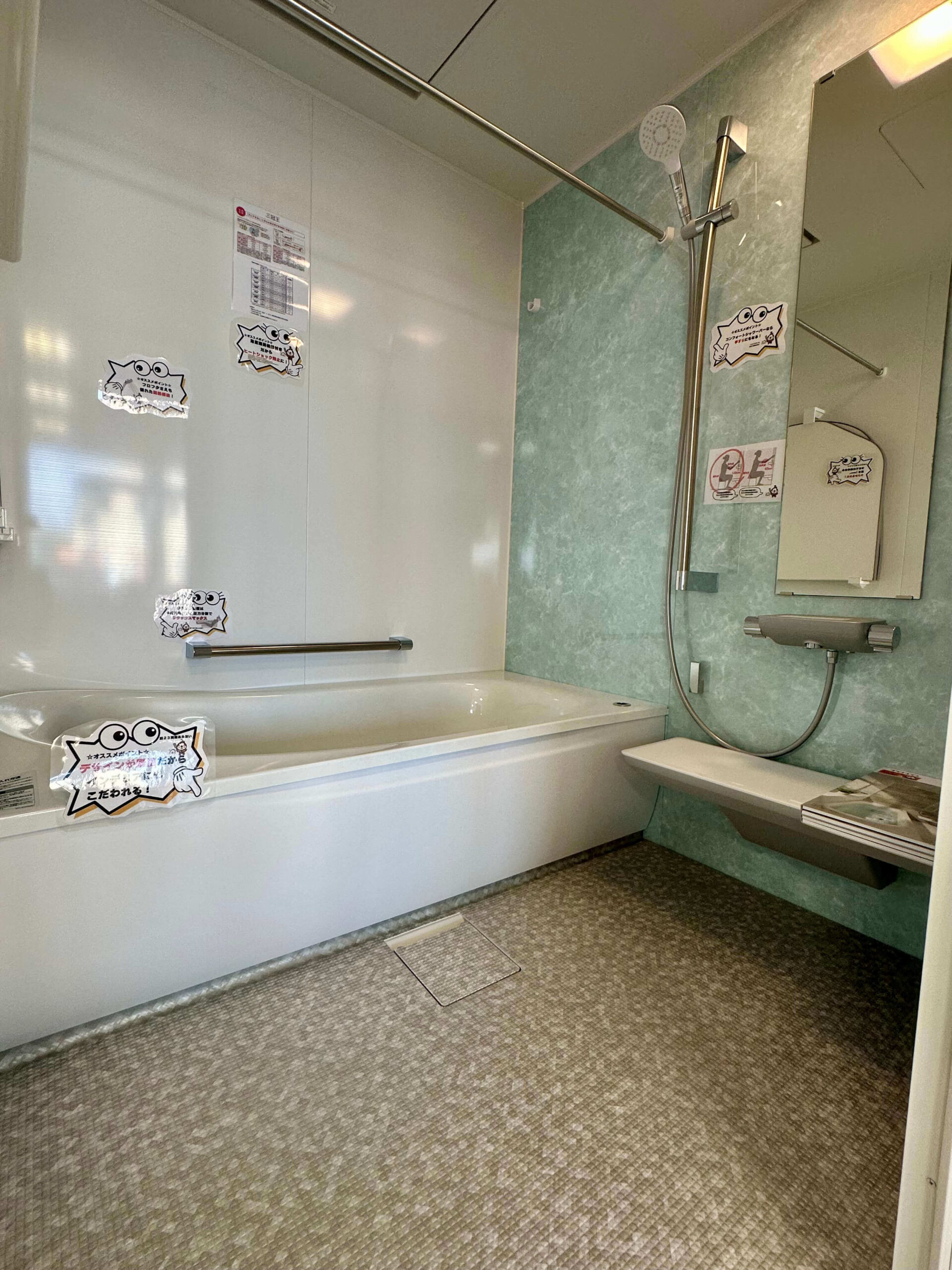 小山市城北にあるリフォーム会社リフォ吉に展示しているTOTOのお風呂サザナ