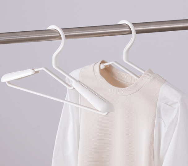 KEYUCA（ケユカ）AST 首元が伸びにくい伸縮ハンガーの使用例