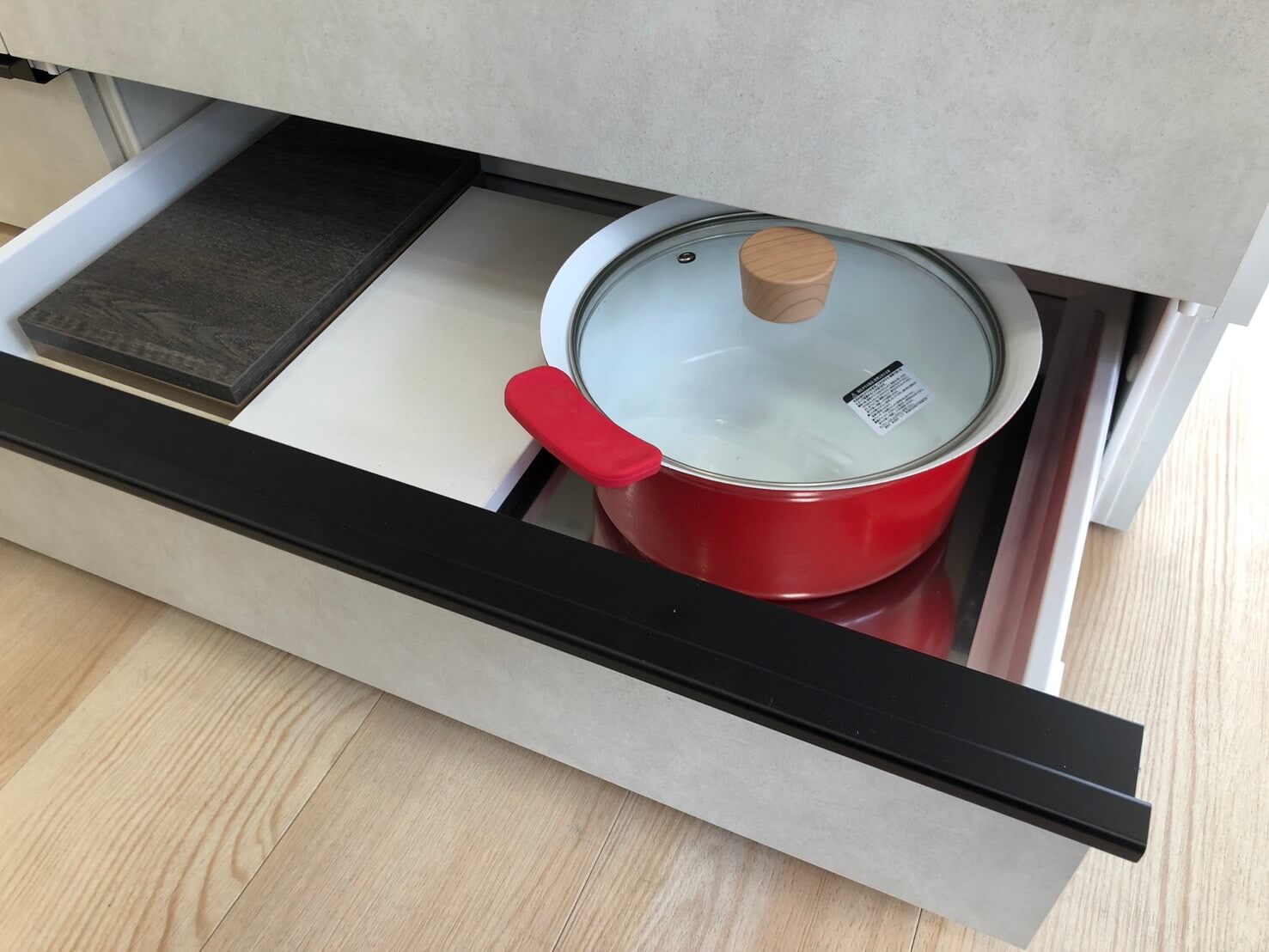 リフォ吉小山ショールームにあるラクエラ フロアコンテナ収納例