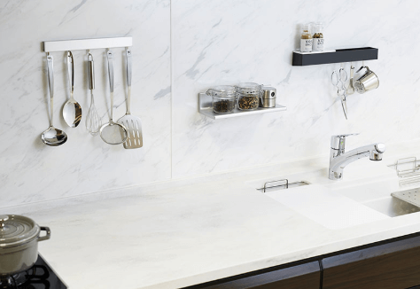 ホーロークリーンキッチンパネルにマグネット収納どこでもラックをつける